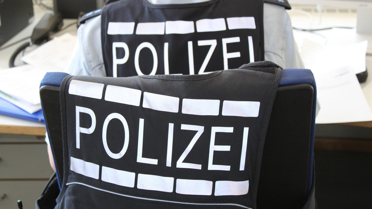 Polizei im Büro